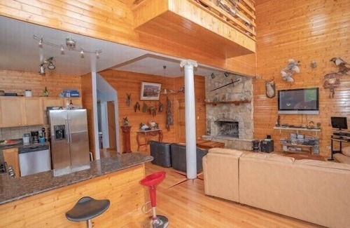 Newton Cabin | Pet-Friendly Waterfront Cabin Perfect for Family Getaways