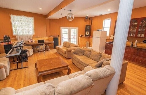 Newton Cabin | Pet-Friendly Waterfront Cabin Perfect for Family Getaways