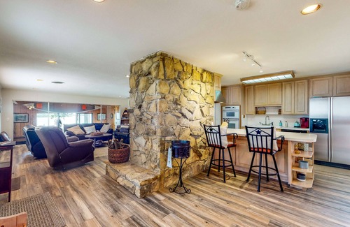 Frisco Cabin | Scenic Waterfront Cabin with Kayaks, Firepit & Grill