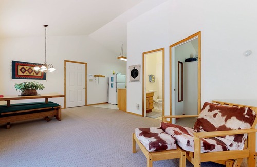 Carbondale Cabin | Inviting Waterfront Cabins with Hot Tub & Scenic River Views