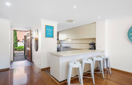 Wannanup House | Waterfront Canal Villa with Private Jetty