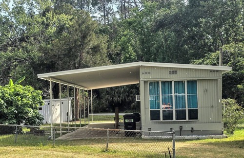 Chassahowitzka House | Pet-Friendly Getaway at Chassahowitzka River with Kayaks