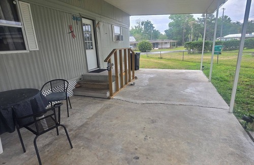 Chassahowitzka House | Pet-Friendly Getaway at Chassahowitzka River with Kayaks
