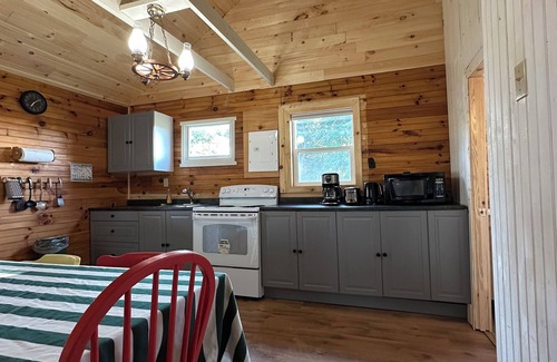 Stanhope Cottage | Waterview Bayside Cottages: Renovated & Pet Friendly Retreat