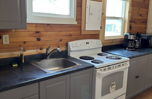 Stanhope Cottage | Waterview Bayside Cottages: Renovated & Pet Friendly Retreat