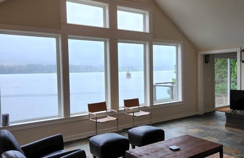 Stevenson House | Experience Columbia Gorge River House with Private Water Access
