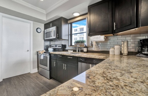 Lantana Condo | Prime Waterfront Condo with Boat Dock in Palm Beach