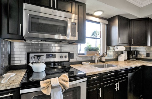 Lantana Condo | Prime Waterfront Condo with Boat Dock in Palm Beach