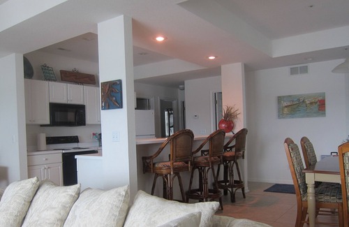 Lakeland Condo | Waterfront Condo with Breathtaking Views & Pool Access