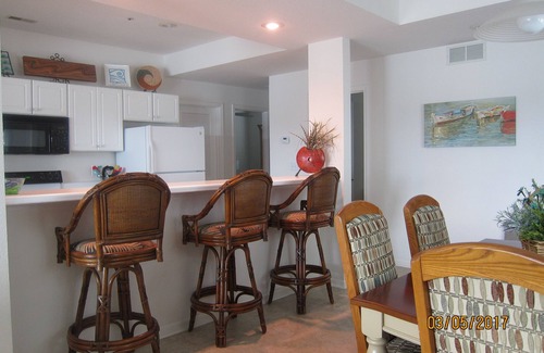 Lakeland Condo | Waterfront Condo with Breathtaking Views & Pool Access