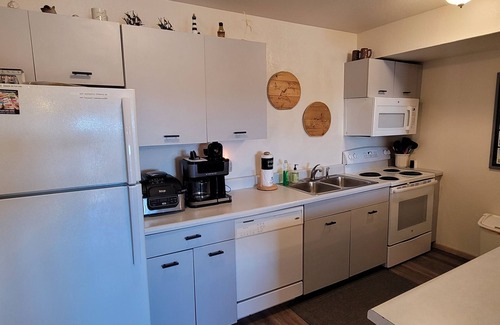 Avon Condo | Unforgettable Waterfront Condo with Pool & Tennis Courts
