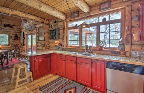 Center Conway House | Waterfront Conway Retreat with Deck & Spa - Guest Rated 9.8