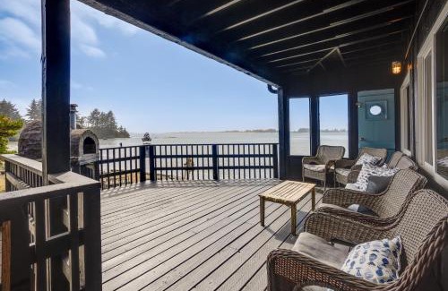 Barview House | Scenic Coos Bay Retreat with Kayaks and Pet-Friendly Stays