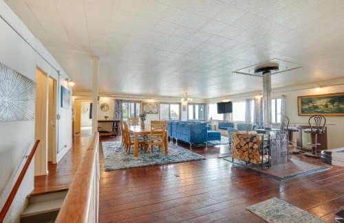 Barview House | Scenic Coos Bay Retreat with Kayaks and Pet-Friendly Stays