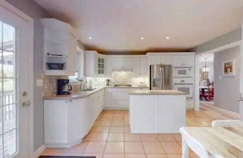 Port Franks House | Waterside Cottage: Steps from Port Franks Private Beach