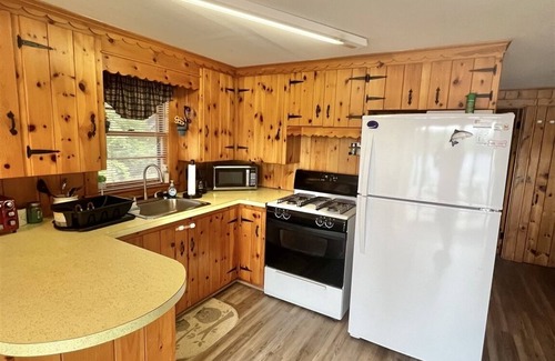 Sebago Cottage | Waterfront Cottage on Barker Pond