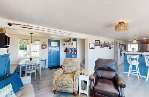 South Bend House | Scenic Waterfront Cottage with Ocean Views and Spa Access