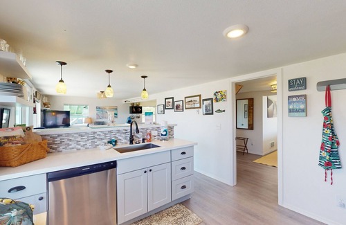 South Bend House | Scenic Waterfront Cottage with Ocean Views and Spa Access
