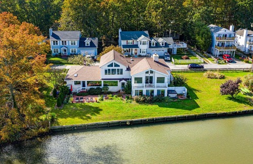 Deale Beach House | Pet-Friendly Waterfront Home with Hot Tub & Bay Access