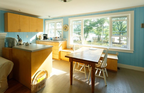 Brunswick Cottage | Unforgettable Waterfront Retreat with Dock & Privacy Awaits!