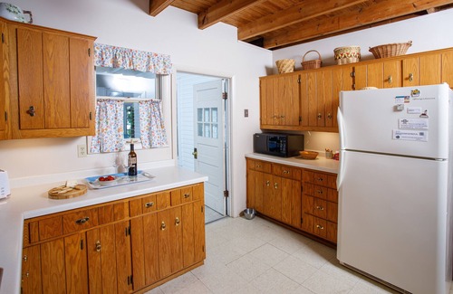 Idlewild Cottage | Welcoming Waterfront Retreat at Dog Friendly Sherwood Point