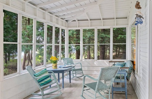 Idlewild Cottage | Welcoming Waterfront Retreat at Dog Friendly Sherwood Point