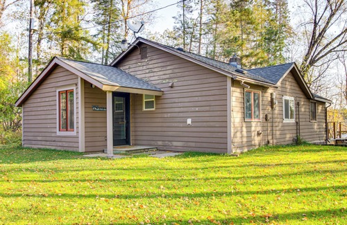 Duluth Cottage | Waterfront Duluth Cabin with Deck and River Views