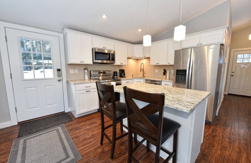 Chocorua House | Exquisite Waterfront Duplex on Chocorua Lake with Hot Tub