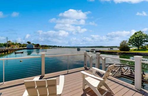 Gloucester House | Waterfront Escape Dock & More
