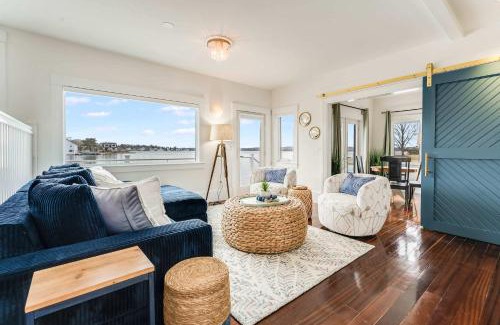 Gloucester House | Waterfront Escape Dock & More