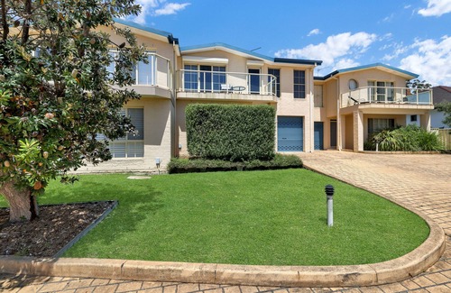 Huskisson Villa | Charming Seaside Villa with Private Jetty & Ocean View