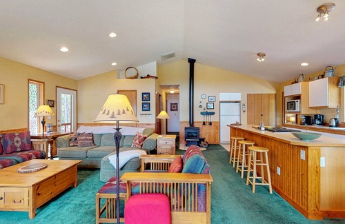 West Hills House | Family-Friendly Waterfront Retreat with Kayaks & Dog Welcoming