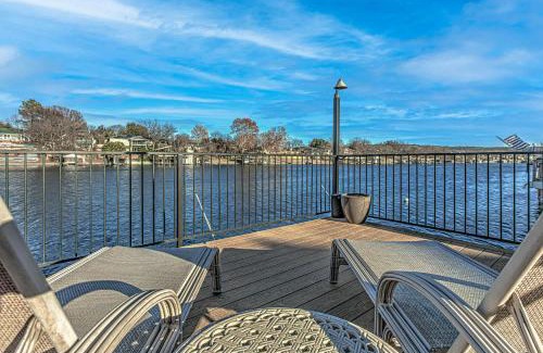 Kingsland House | Waterfront Family Home for 12 w Deck & Lake Views