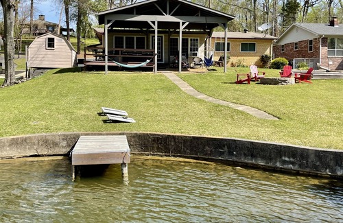 Lakeland House | Lakefront Retreat with Kayaks, Firepit & King Beds