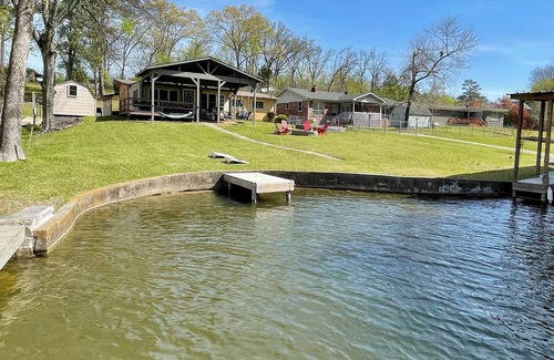 Lakeland House | Lakefront Retreat with Kayaks, Firepit & King Beds