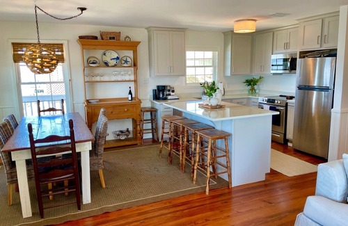 Royal Lagoons House | Waterfront Retreat: Kayak, Swim, and Enjoy Breathtaking Sunsets!