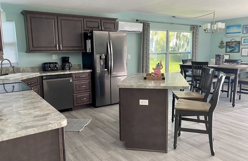 Crystal River House | Serene Waterfront Oasis: Swim with Manatees in Paradise