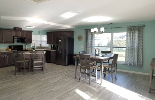 Crystal River House | Serene Waterfront Oasis: Swim with Manatees in Paradise