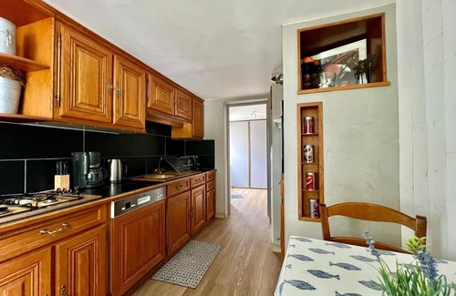 Ecouflant House | Inviting Waterfront House with Spa & Family-Friendly Amenities