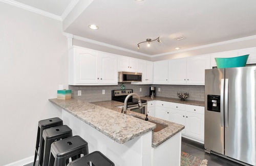 Dadeville Condo | Beautiful Beachfront Retreat with Pool and Kayak Adventures