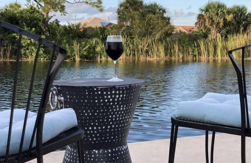 Diplomat House | Tranquil Waterfront Retreat for Couples and Families