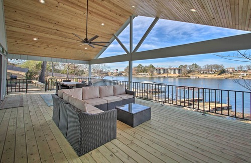 Lake Hamilton Cottage | Picturesque Waterfront Getaway with Dock on Lake Hamilton
