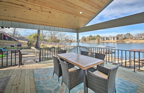 Lake Hamilton Cottage | Picturesque Waterfront Getaway with Dock on Lake Hamilton