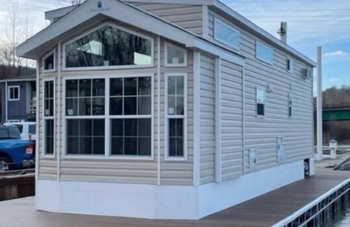 Bridgewater Boat Rental | Exceptional Floating Cottage Boat Near Pittsburgh River