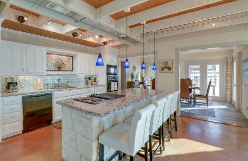 Dennis House | Scenic Granbury House with Deck & Private Dock Awaiting You