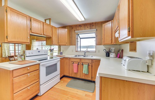 Grapeview Cabin | Scenic Grapeview Escape with Boat Dock and Lake Views