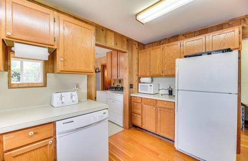 Grapeview Cabin | Scenic Grapeview Escape with Boat Dock and Lake Views