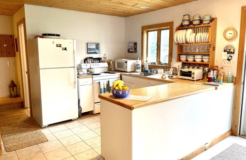 Moriah Center House | Exceptional Waterfront Guest House with Family-Friendly Amenities
