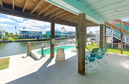 City-by-the Sea House | Waterfront Haven | City-By-The Sea | Dog-Friendly | Private Pool & Dock