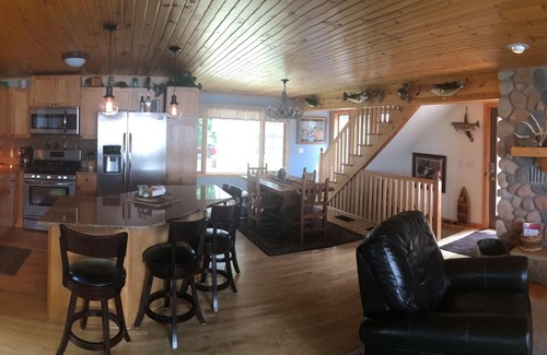 Fox Lake House | Waterfront Retreat: Prime Fishing & Sunset Views Await